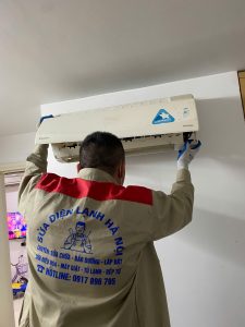 thợ vệ sinh điều hòa Cầu Giấy kiểm tra máy